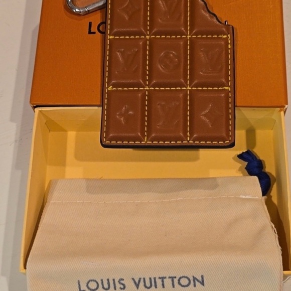 Louis Vuitton Monogram Chocolate 🍫 Bar Keychain/Bag Charm. - Picture 3 of 4